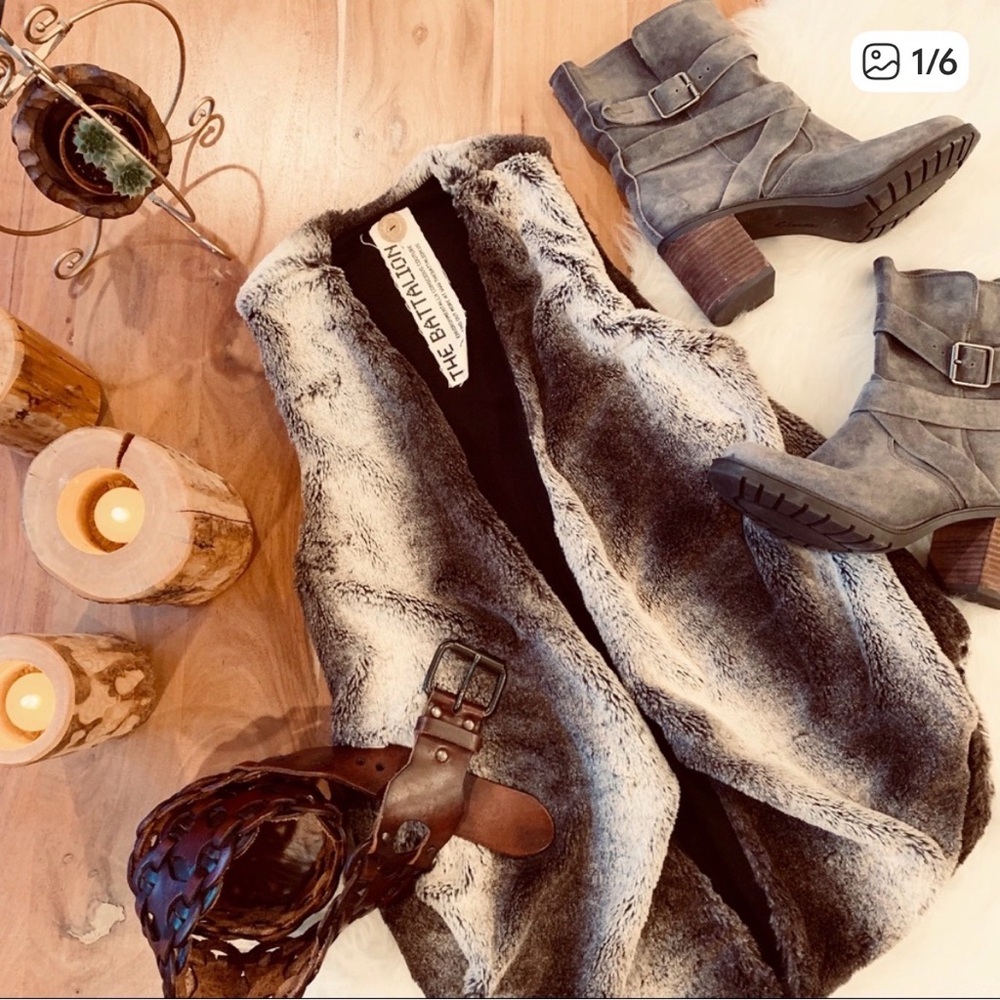 Black and Gray Women's Vest